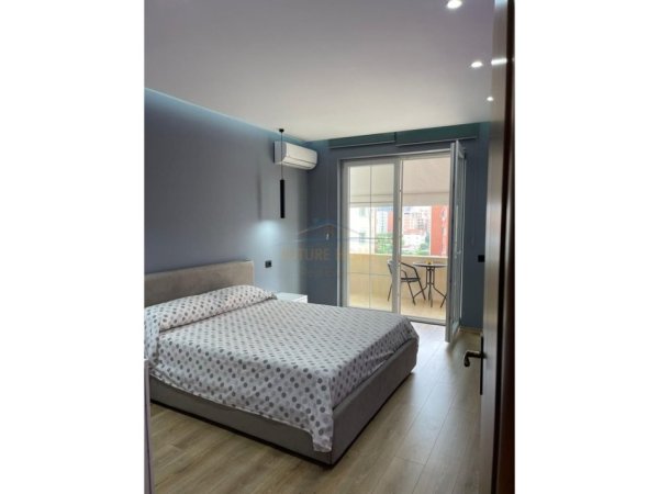 Tirane, jepet me qera apartament 2+1 Kati 7, 95 m² 700 € (Unaza e Re)