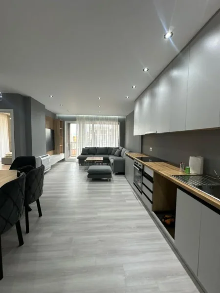 Tirane, jepet me qera apartament 2+1+Ballkon , 95 m² 750 € (Ish-Fusha e Aviacionit)