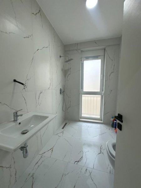 Tirane, jepet me qera apartament 2+1+Ballkon , 95 m² 750 € (Ish-Fusha e Aviacionit)