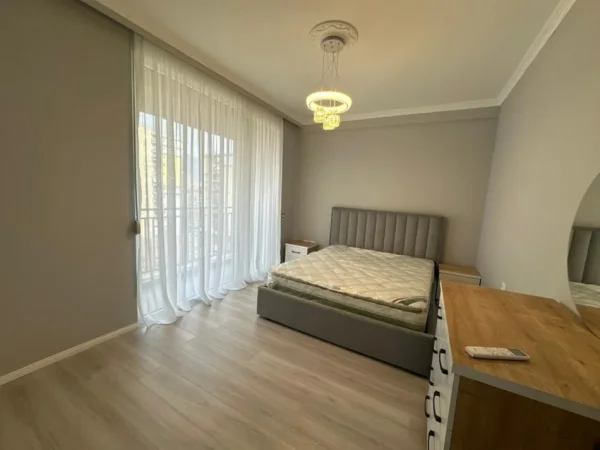 Tirane, jepet me qera apartament 2+1+Ballkon , 95 m² 750 € (Ish-Fusha e Aviacionit)
