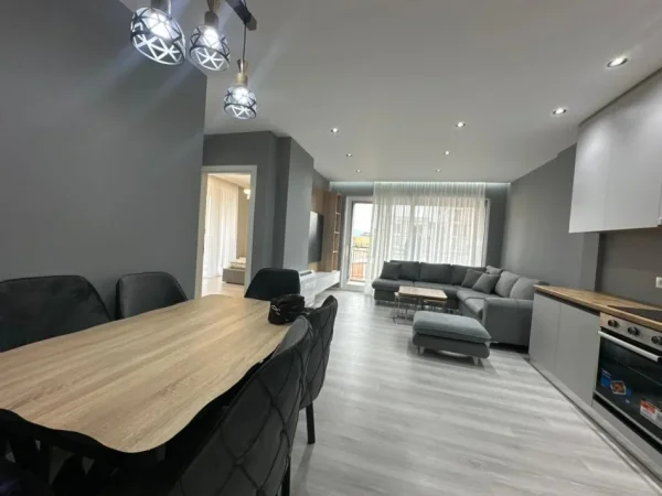 Tirane, jepet me qera apartament 2+1+Ballkon , 95 m² 750 € (Ish-Fusha e Aviacionit)