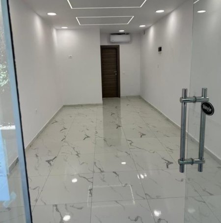 Tirane, jepet me qera dyqan Kati 0, 8 m² 150 € (ALI DEMI)