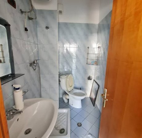 Tirane, jepet me qera dyqan Kati 0, 8 m² 150 € (ALI DEMI)