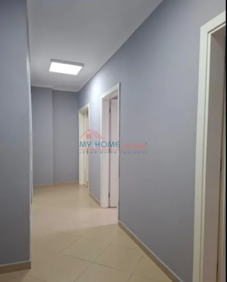 Tirane, jepet me qera zyre Kati 2, 93 m² 700 € (Rruga Jeronim de Rada)