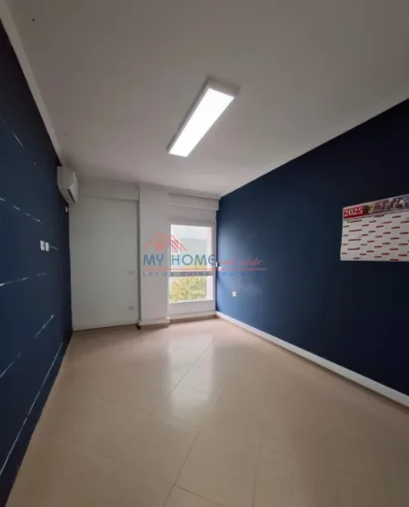 Tirane, jepet me qera zyre Kati 2, 93 m² 700 € (Rruga Jeronim de Rada)