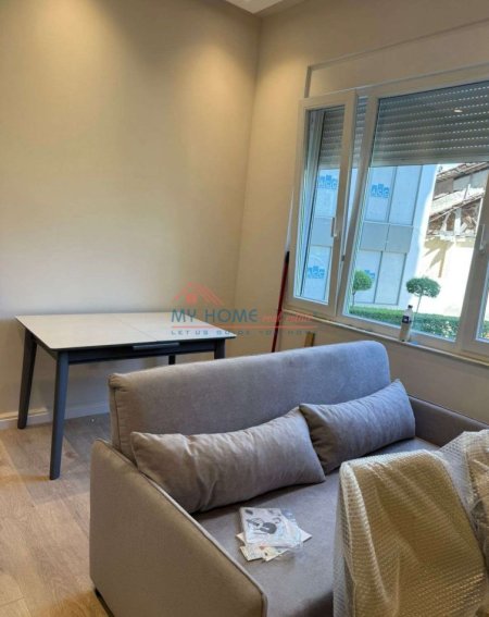 Tirane, jepet me qera apartament 1+1+Ballkon Kati 1, 55 m² 650 € (Rruga e Dibres)