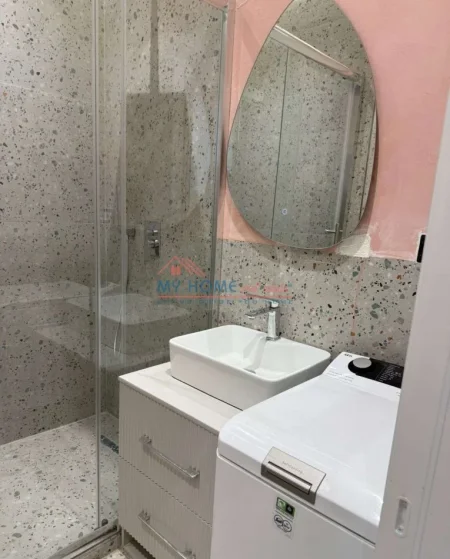 Tirane, jepet me qera apartament 1+1+Ballkon Kati 1, 55 m² 650 € (Rruga e Dibres)