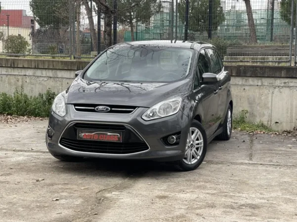 Tirane, shes makine FORD GRAND C MAX Nafte, gri e erret manuale Klima 171.000 km 6.790 €