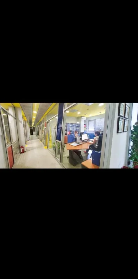 Tirane, jepet me qera zyre Kati 2, 916 m² 18.000 € (RRUGA E KAVAJES)