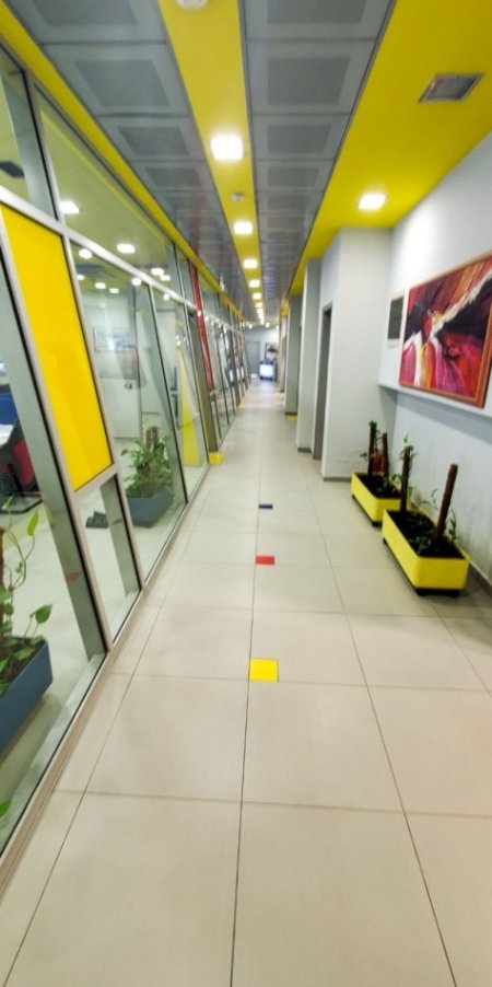 Tirane, jepet me qera zyre Kati 2, 916 m² 18.000 € (RRUGA E KAVAJES)