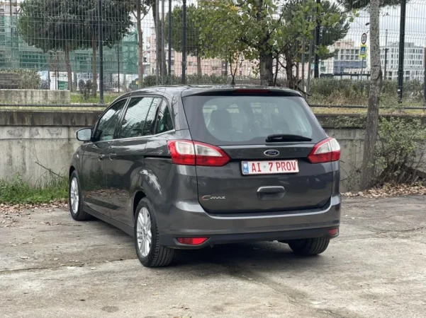 Tirane, shes makine FORD GRAND C MAX Nafte, gri e erret manuale Klima 171.000 km 6.790 €
