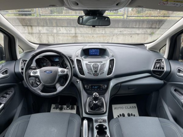 Tirane, shes makine FORD GRAND C MAX Nafte, gri e erret manuale Klima 171.000 km 6.790 €