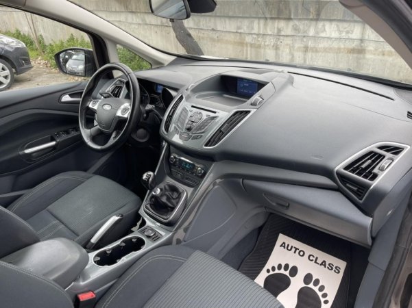 Tirane, shes makine FORD GRAND C MAX Nafte, gri e erret manuale Klima 171.000 km 6.790 €