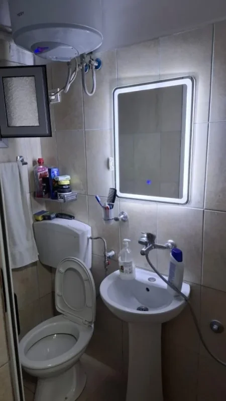 Tirane, jepet me qera apartament 1+1 Kati 1, 25 m² 350 € (21 dhjetori)