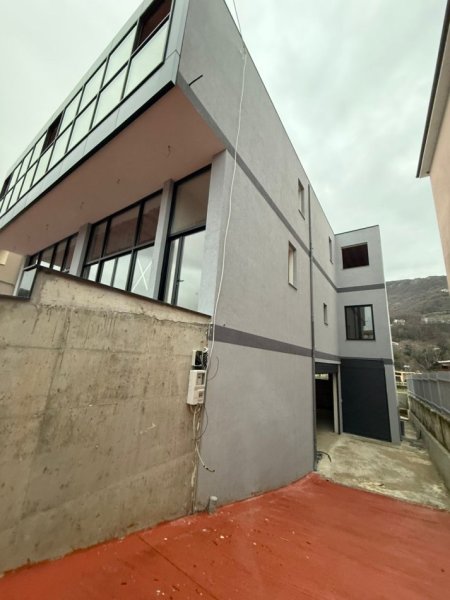 Tirane, jepet me qera ambjent biznesi , 700 m² 4.500 € (TEG)