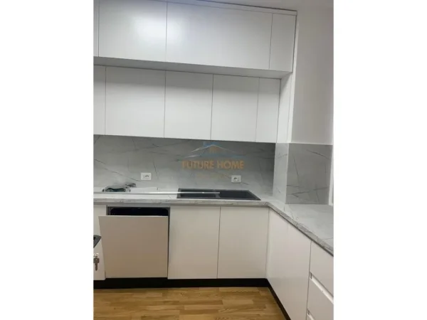 Tirane, jepet me qera apartament 3+1 Kati 3, 170 m² 2.500 € (Rruga Ismail Qemali)