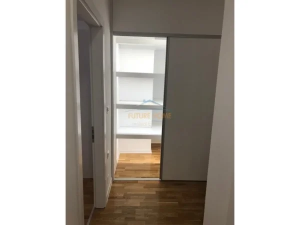 Tirane, jepet me qera apartament 3+1 Kati 3, 170 m² 2.500 € (Rruga Ismail Qemali)