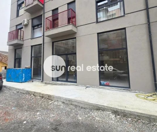 Shkoder, jepet me qera ambjent biznesi Kati 0, 290 m² 1.500 € (MAS TEATRIT, SHKODER)