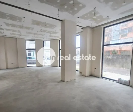 Shkoder, jepet me qera ambjent biznesi Kati 0, 290 m² 1.500 € (MAS TEATRIT, SHKODER)