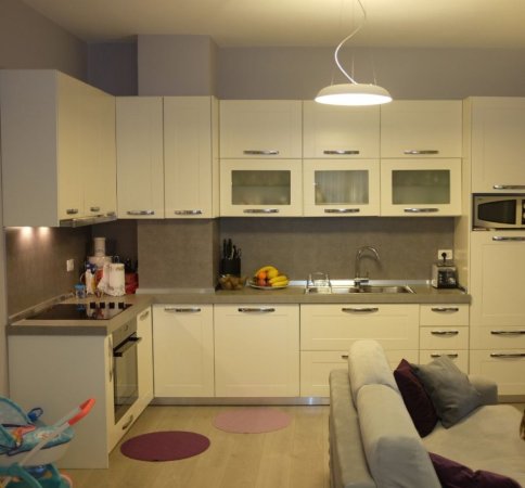Tirane, jepet me qera apartament 1+1+Ballkon Kati 1, 70 m² 600 € (JORDAN MISJA)