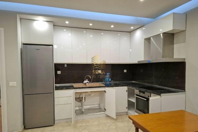 Tirane, jepet me qera apartament 2+1+Ballkon Kati 2, 80 m² 430 € (Rruga Muhamed Deliu)