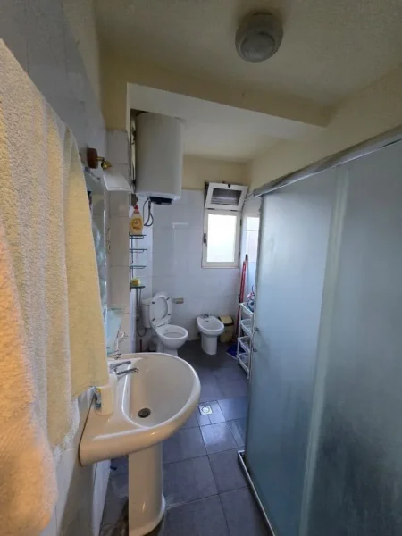 Tirane, jepet me qera apartament 2+1 Kati 2, 80 m² 550 € (PAZARI I RI)