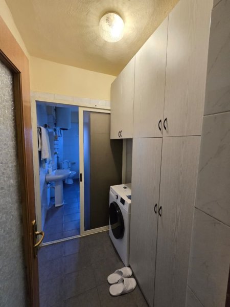 Tirane, jepet me qera apartament 2+1 Kati 2, 80 m² 550 € (PAZARI I RI)