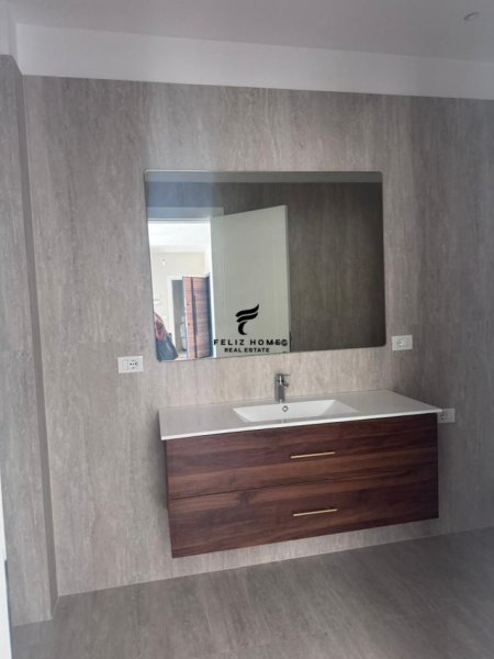 Tirane, jepet me qera apartament 2+1 Kati 2, 125 m² 700 € (BULEVARDI I RI)