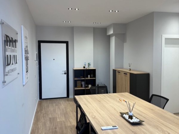 Tirane, jepet me qera zyre Kati 3, 69 m² 700 € (MINE PEZA)