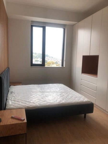 Tirane, jepet me qera apartament 1+1 , 600 € (Rruga e Kavajes, prane Birra Tirana)