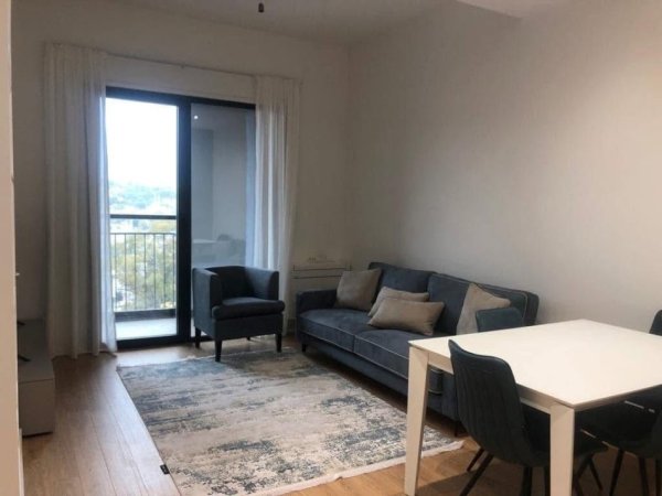 Tirane, jepet me qera apartament 1+1 , 600 € (Rruga e Kavajes, prane Birra Tirana)