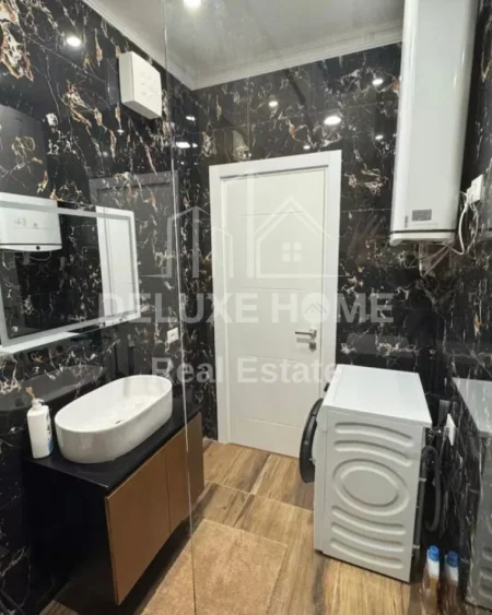 Tirane, jepet me qera apartament 2+1+Ballkon Kati 1, 104 m² 900 € (Rruga Riza Cerova)