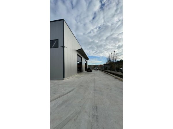 Tirane, shitet magazine Kati 1, 1.400 m² 900.000 € (Prush)