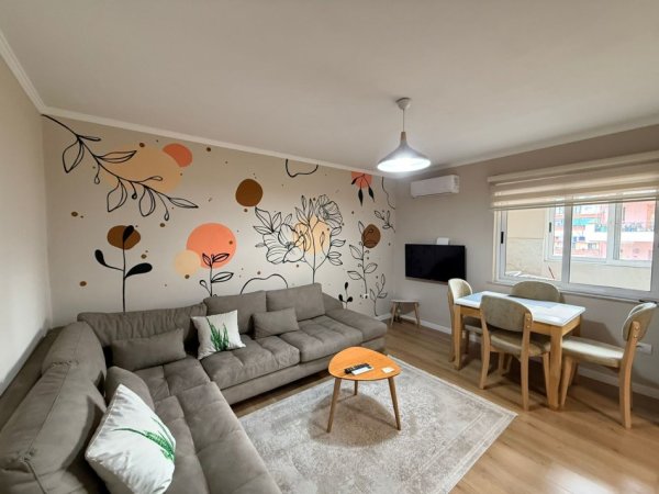 Tirane, jepet me qera apartament 2+1 Kati 4, 70 m² 700 € (Qender , Tregu Cam)