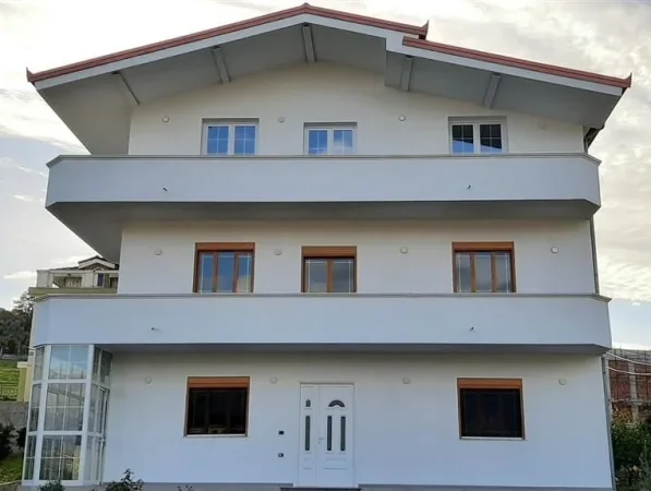 Tirane, jepet me qera ambjent biznesi , 500 m² 2.000 € (TEG)