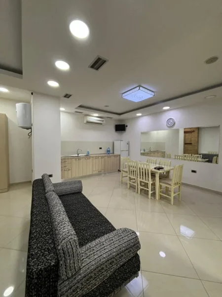 Tirane, jepet me qera garsonier 1+1 , 45 m² 300 € (RRUGA XHANFIZE KEKO)