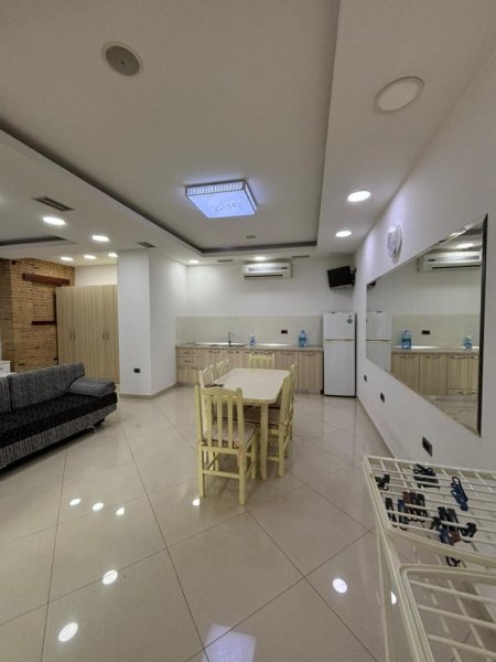 Tirane, jepet me qera garsonier 1+1 , 45 m² 300 € (RRUGA XHANFIZE KEKO)