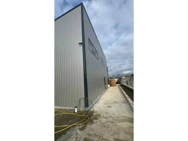 Tirane, shitet magazine Kati 0, 1.400 m² 900.000 € (Prush)