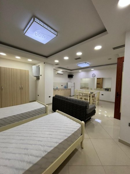 Tirane, jepet me qera garsonier 1+1 Kati 1, 45 m² 30.000 Lek (Xhanfize Keko)