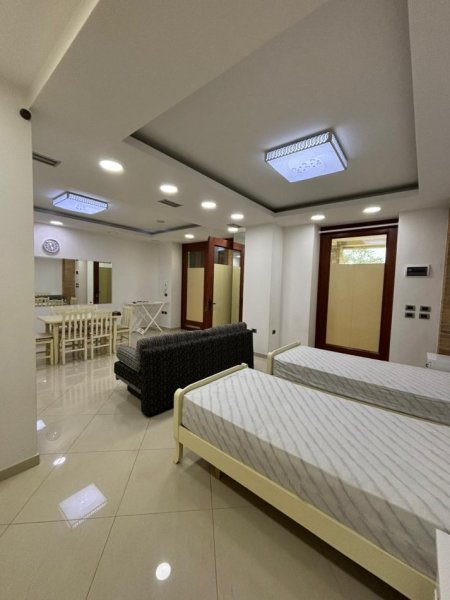 Tirane, jepet me qera garsonier 1+1 Kati 1, 45 m² 30.000 Lek (Xhanfize Keko)
