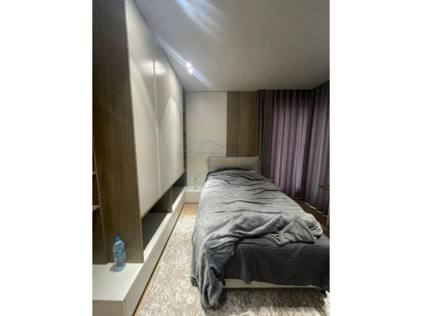 Tirane, jepet me qera Vile 2 Katshe Kati 2, 225 m² 4.000 € (Farke)