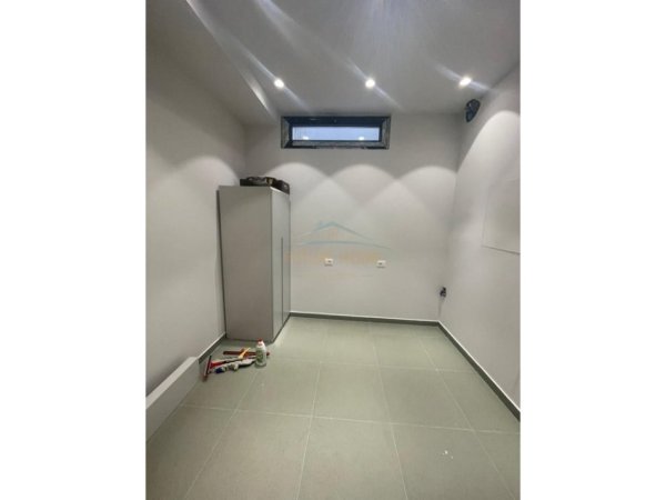 Tirane, jepet me qera Vile 2 Katshe Kati 2, 225 m² 4.000 € (Farke)