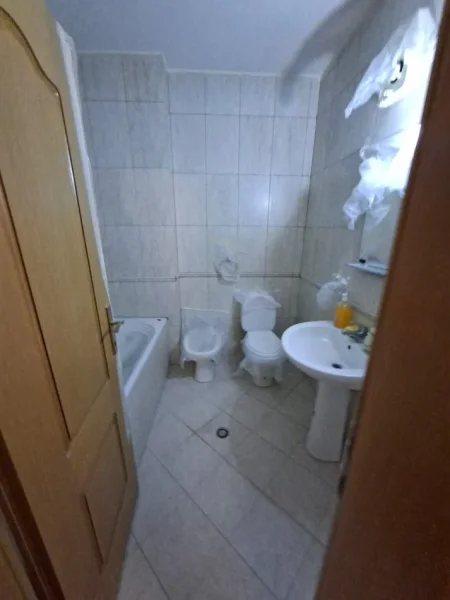 BLLOK. APARTAMENT  1+1 ME QIRA  700 €