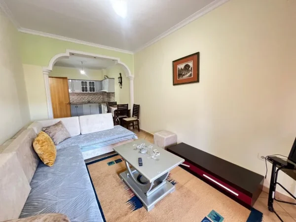 Vlore, jepet me qera 1+1 , 