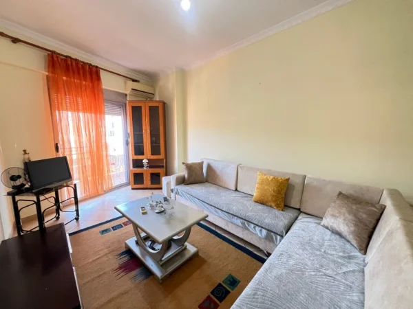 Vlore, jepet me qera 1+1 , 