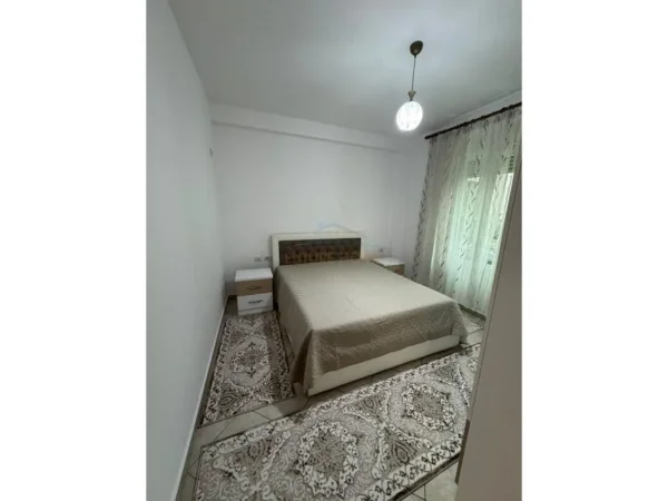 Tirane, jepet me qera apartament 2+1+Ballkon Kati 1, 80 m² 600 € (rruga 5 maji)