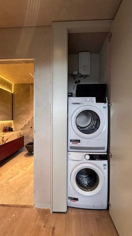 Tirane, jepet me qera 1+1 , 150 m² 2.000 € 