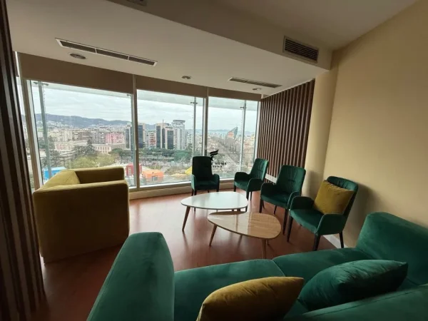 Tirane, jepet me qera zyre Kati 12, 139 m² 4.170 € (ETC)