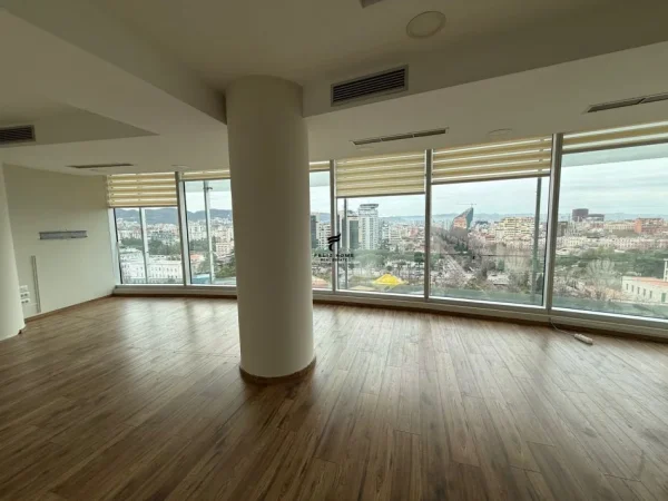 Tirane, jepet me qera zyre Kati 12, 139 m² 4.170 € (ETC)