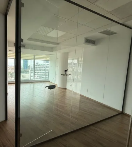 Tirane, jepet me qera zyre Kati 12, 139 m² 4.170 € (ETC)